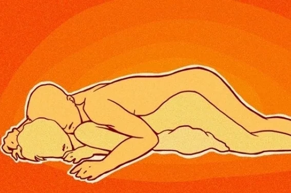 Mulher Deita de Barriga para Baixo