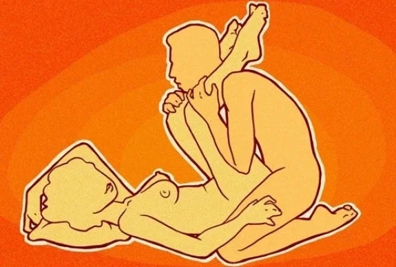 Mulher Deita de Costas com Pernas Elevadas